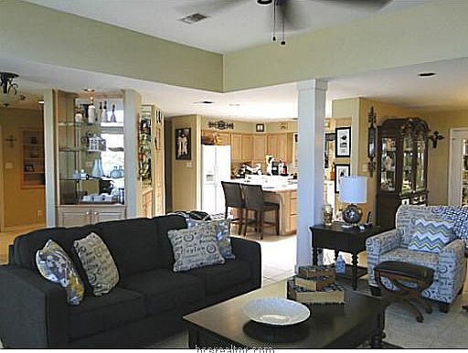 3rd image of 181 Golfview Dr N