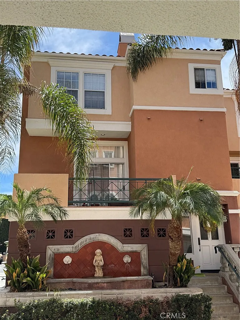 2 bed, 2.5 bath, 1347 sqft, $3,950 — Photo 1