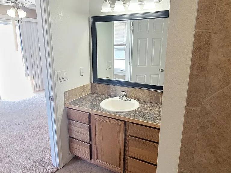 1515 S Abilene Ave — Photo 30