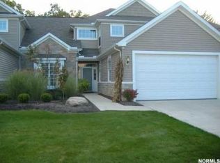 29321 Hummingbird Cir #8, Westlake, OH 44145