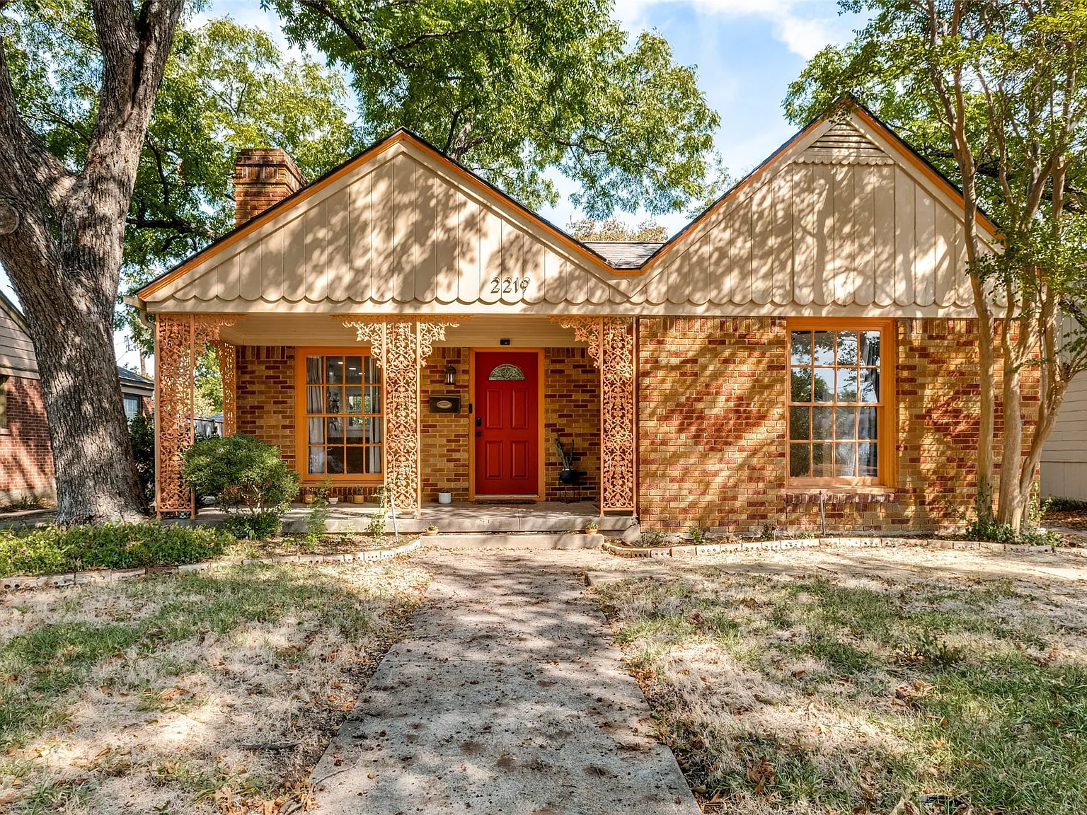 3 bed, 2.0 bath, 1392 sqft, $2,700 — Photo 1