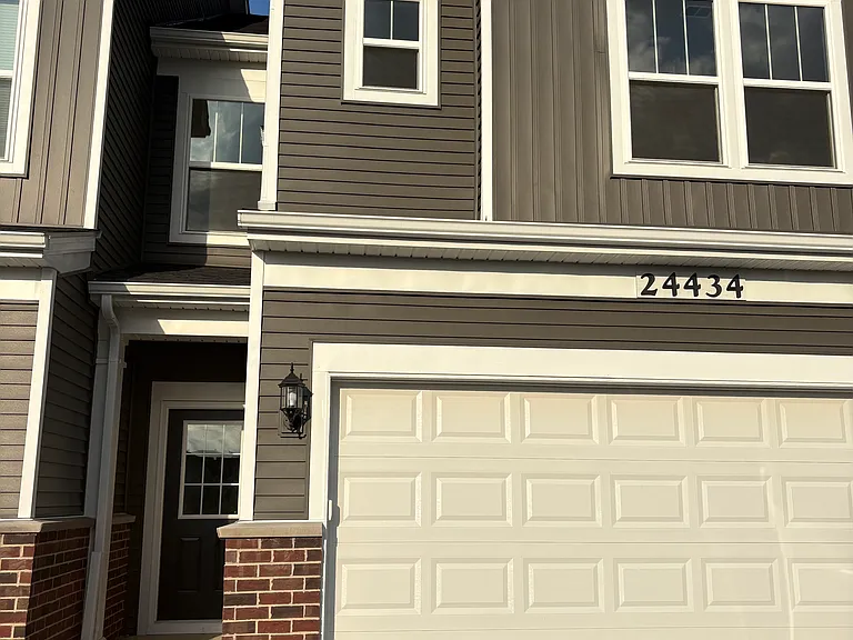 24434 W Alexis Ln — Photo 24