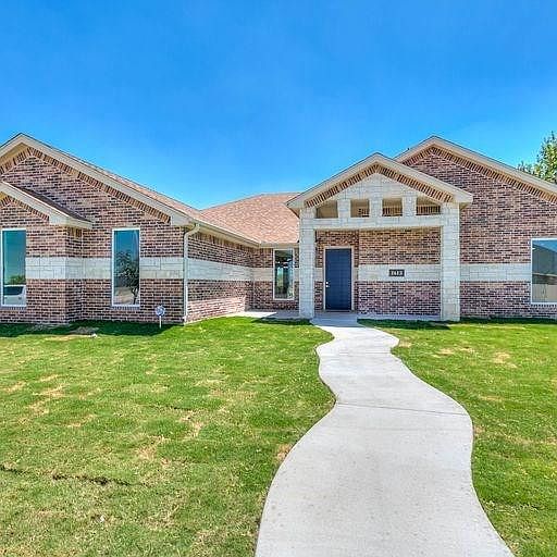 1st image of 1613 Club House Ln