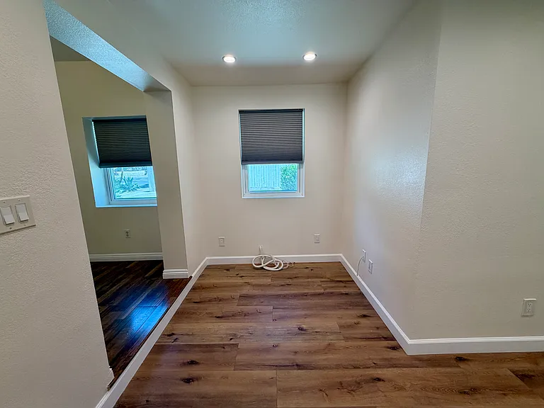 4550 Murietta Ave — Photo 8