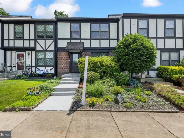 297 Chelmsford Ct, Sterling, VA 20165