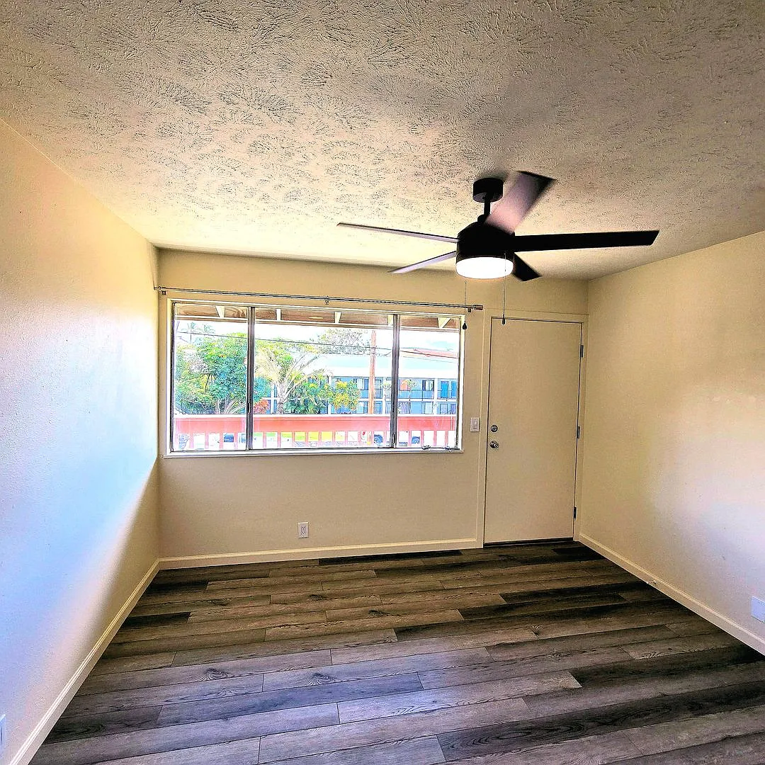 Live the beach life! Remodeled 1 Bedroom Near Charlie Young Beach — Photo 2