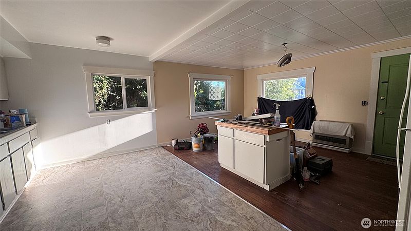 5th image of 2422 Kulshan Street