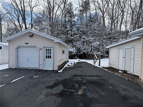 3rd image of 10 Weaver Creek Rd