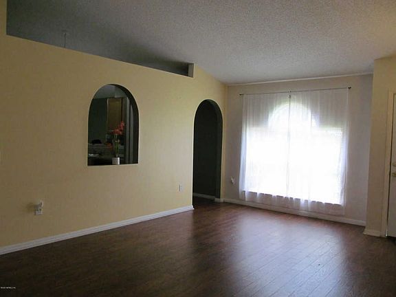 5th image of 8493 English Oak Dr