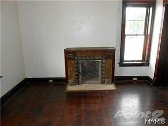Living Room w/Hardwood Floors