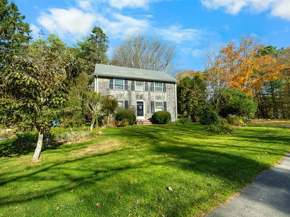 7 Captains Ln, Mattapoisett, MA 02739