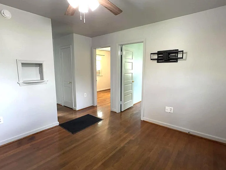 44 S Woodlawn Ave — Photo 11