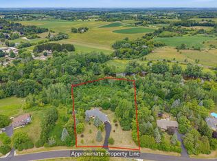 N5471 Loraine DRIVE, Fredonia, WI 53021