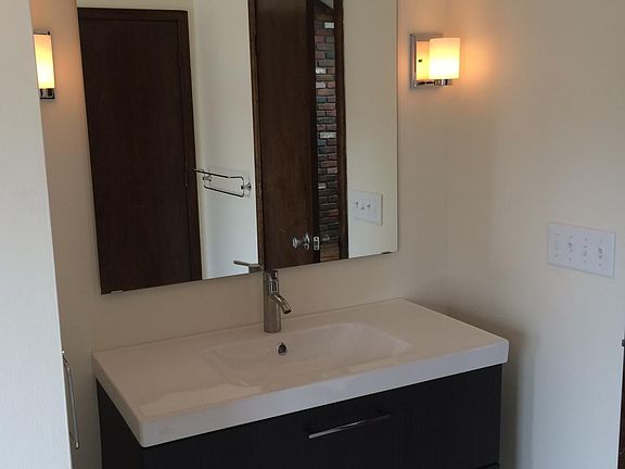 3rd image of 135 Montowese St APT 3