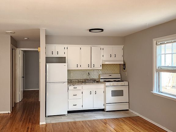 2nd image of 211 Glen Cove Ave APT 4