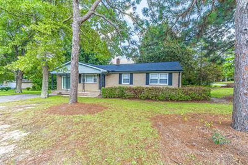 3 bed, 1.5 bath, 1640 sqft, $1,600 — Photo 1