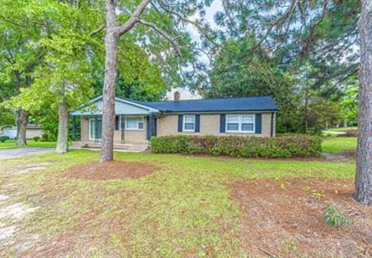 205 N Glover St — Photo 1