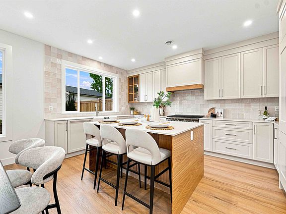5th image of 5841 48a Ave