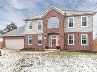 25 E Lynn St, South Elgin, IL 60177