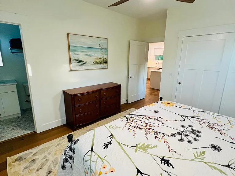 2741 Temple St — Photo 21