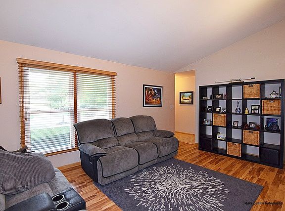 5th image of 607 Pinewood Dr