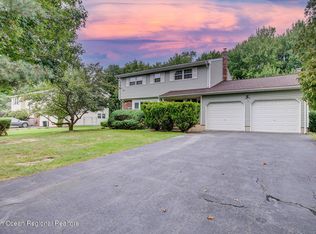 8 Kathy St, Kendall Park, NJ 08824