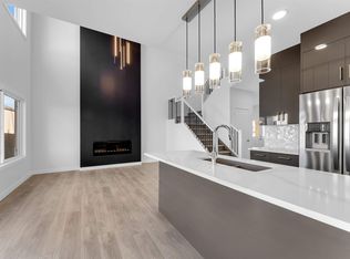 935 18th Ave NW, Edmonton, AB T6T 2N2