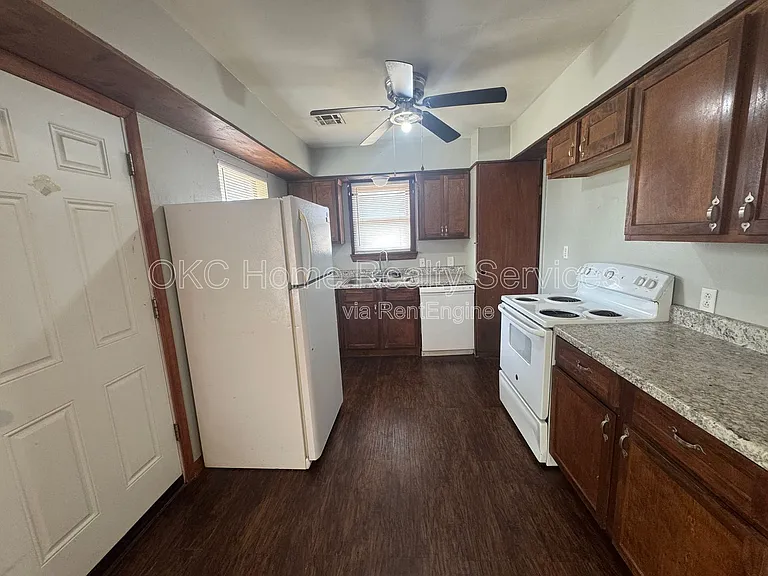 630 SE 21st St — Photo 11