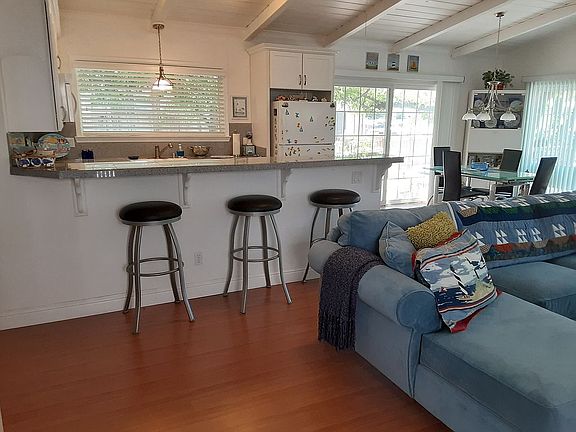 5th image of 12744 Island Cir