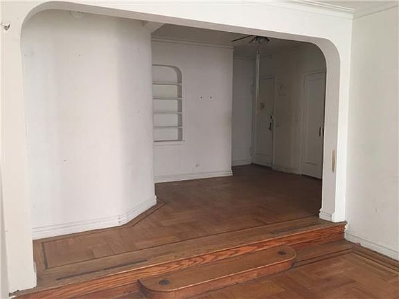 4th image of 601 Pelham Pkwy N APT 216