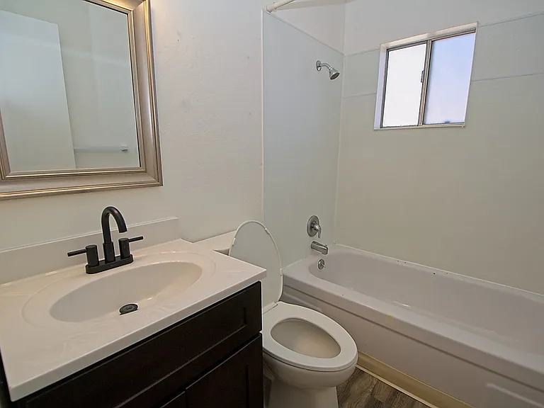 1036 Bell St #5 — Photo 12