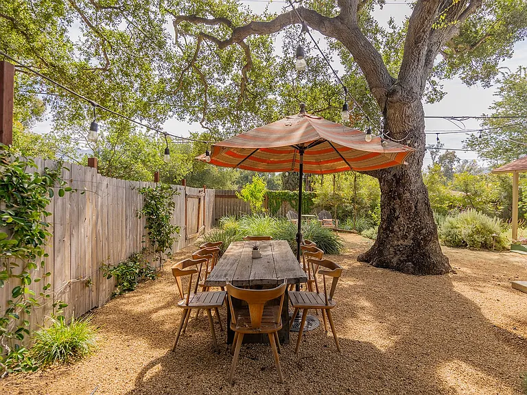 112 E Summer St — Photo 18