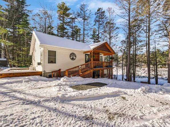 132 N Lake Shore Dr, Dingmans Ferry, PA 18328