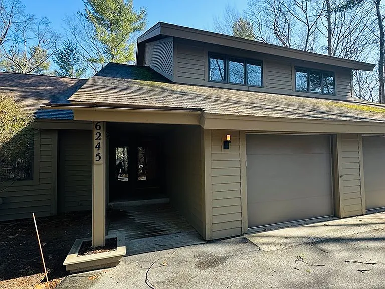 6245 Summit Ct — Photo 2
