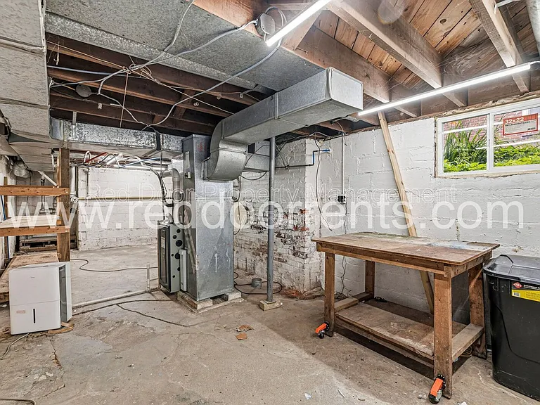 412 N Merrill St — Photo 22