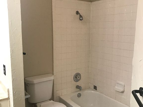 5th image of 1110 Sandalwood Ln