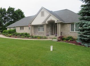 6151 Hickory Meadows Dr, White Lake, MI 48383