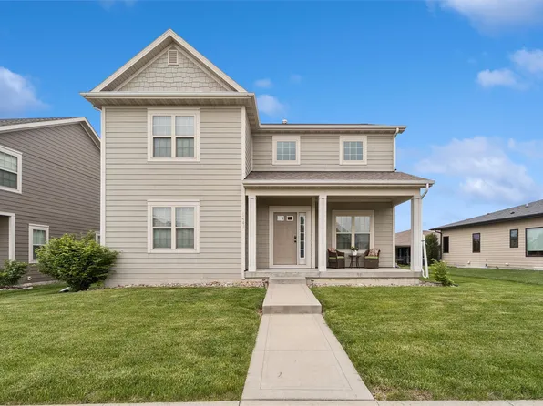 5449 S Prairie View Dr, West Des Moines, IA 50266