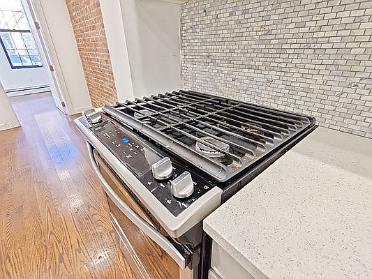 4th image of 259 Linden St APT 1L