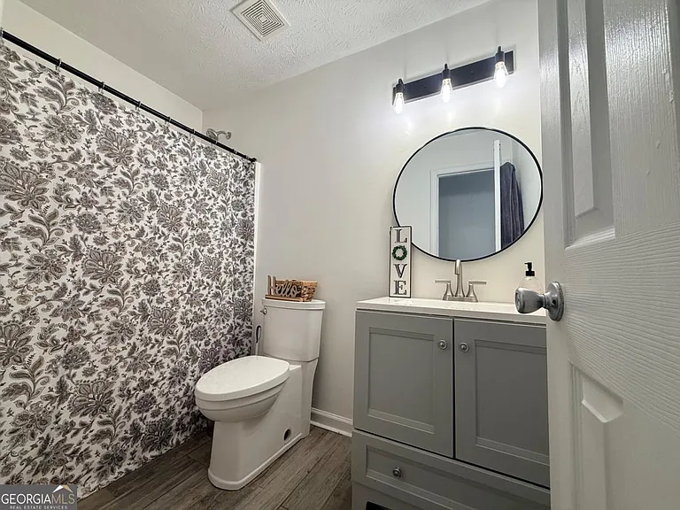645 Highpoint Way — Photo 10
