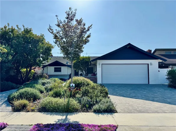 15711 Swan Ln, Huntington Beach, CA 92649