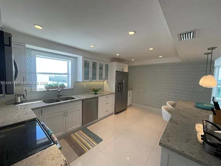 5001 Collins Avenue Cu #14A — Photo 1