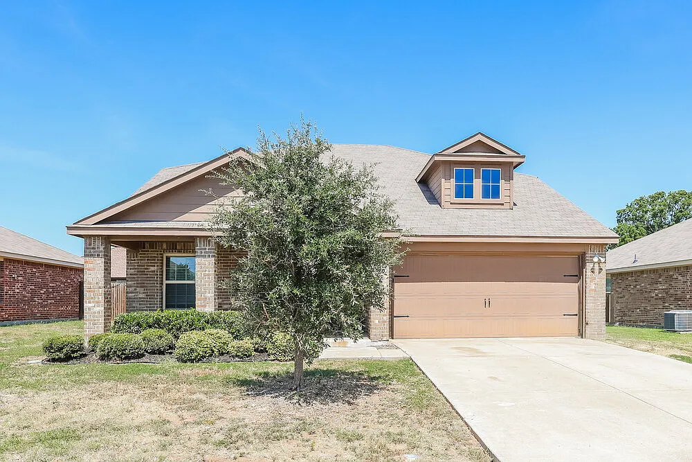 4 bed, 2.5 bath, 2119 sqft, $2,565 — Photo 1