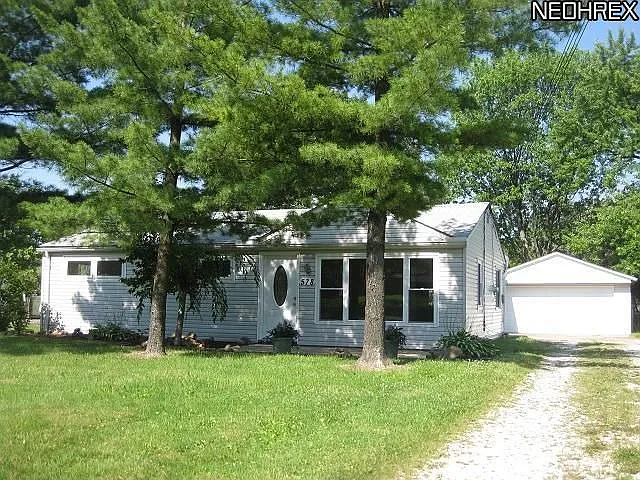 578 Simons Dr photo 1