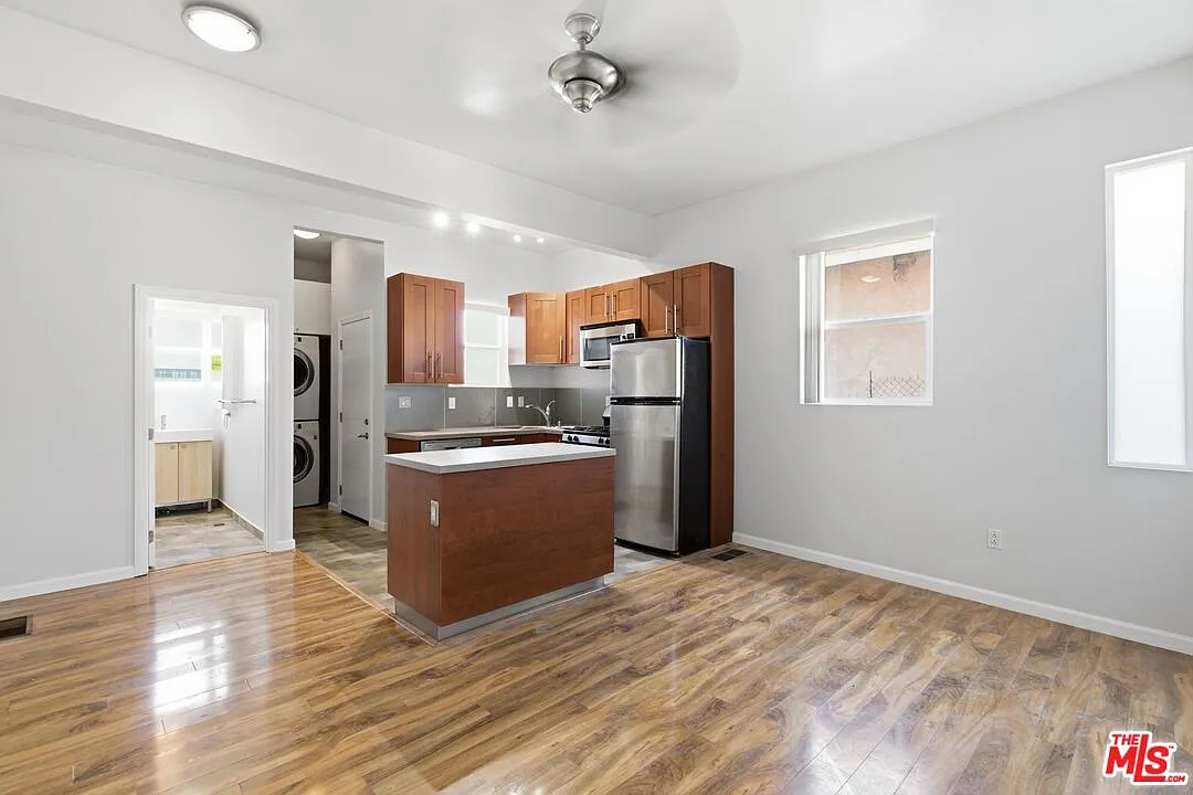 1 bed, 1.0 bath, $2,350 — Photo 1