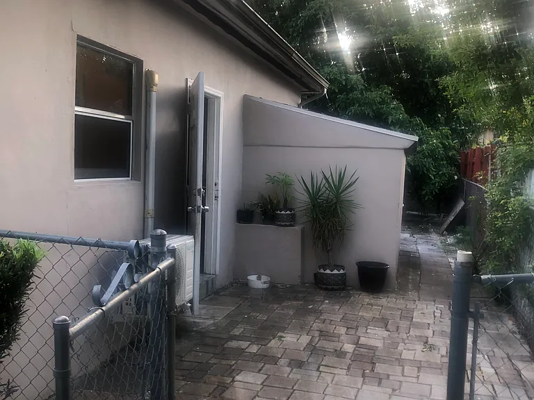 12880 NE Miami Ct — Photo 4