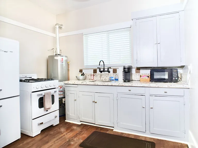 12 E University Blvd #16 — Photo 10