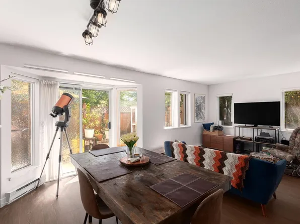 1215 Brunette Ave #1, Coquitlam, BC V3K 6W2