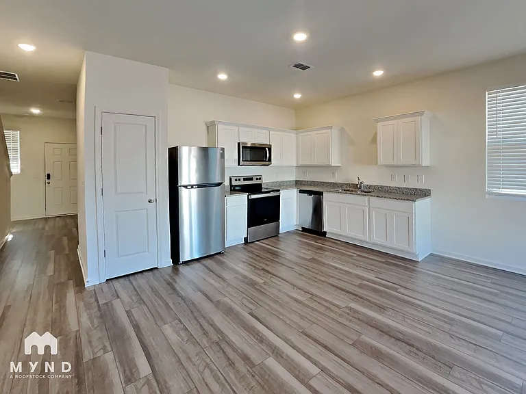 119 Saginaw Ct — Photo 3