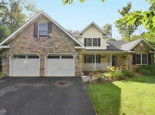 104 Lake Rd, Tobyhanna, PA 18466